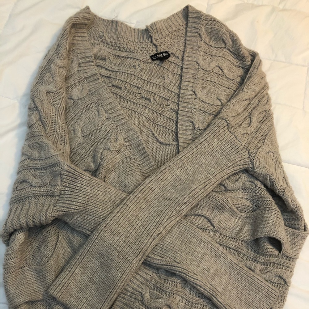 Great condition chunky cream colored cardigan